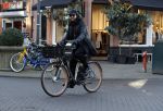 Amsterdam 21 januari 2017
Mari v d Ven op zijn electrische fiets