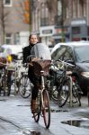 Amsterdam 10 januari 2016
Peggy Vrijens op de fiets op de v Baerlestraat