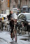 Amsterdam 10 januari 2016
Peggy Vrijens op de fiets op de v Baerlestraat