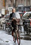 Amsterdam 10 januari 2016
Peggy Vrijens op de fiets op de v Baerlestraat