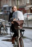 Amsterdam 10 januari 2016
Peggy Vrijens op de fiets op de v Baerlestraat