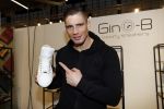 Amsterdam 23 januari 2017.
Rico Verhoeven ontvangt uit handen van Pierre v Hooijdonk en Parry Patel zijn Gino B sneakers op de modefabriek