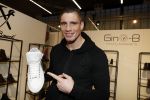 Amsterdam 23 januari 2017.
Rico Verhoeven ontvangt uit handen van Pierre v Hooijdonk en Parry Patel zijn Gino B sneakers op de modefabriek