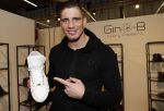 Amsterdam 23 januari 2017.
Rico Verhoeven ontvangt uit handen van Pierre v Hooijdonk en Parry Patel zijn Gino B sneakers op de modefabriek