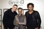 Amsterdam 23 januari 2017.
Rico Verhoeven ontvangt uit handen van Pierre v Hooijdonk en Parry Patel zijn Gino B sneakers op de modefabriek