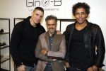 Amsterdam 23 januari 2017.
Rico Verhoeven ontvangt uit handen van Pierre v Hooijdonk en Parry Patel zijn Gino B sneakers op de modefabriek