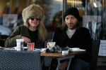 Amsterdam 12 januari 2017
Actrice Rosa Reuten met haar stylist Tommy Driessen op terras bij v Dam
