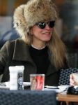 Amsterdam 12 januari 2017
Actrice Rosa Reuten met haar stylist Tommy Driessen op terras bij v Dam