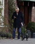 Amsterdam 20 januari 2017  
Tom Egbers laat bellend zijn hond uit.