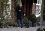 Amsterdam 20 januari 2017  
Tom Egbers laat bellend zijn hond uit.
