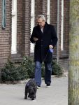 Amsterdam 20 januari 2017  
Tom Egbers laat bellend zijn hond uit.