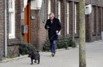 Amsterdam 20 januari 2017  
Tom Egbers laat bellend zijn hond uit.