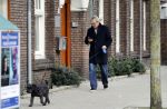 Amsterdam 20 januari 2017  
Tom Egbers laat bellend zijn hond uit.