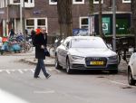 Amsterdam 20 januari 2017  
Tom Egbers laat bellend zijn hond uit.