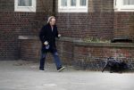 Amsterdam 20 januari 2017  
Tom Egbers laat bellend zijn hond uit.