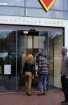 Emden 29 december 2017
Alexander Pechtold en zijn vriendin Anne Lok gaan naar het museum kunsthalle Emden in Duitsland