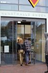 Emden 29 december 2017
Alexander Pechtold en zijn vriendin Anne Lok gaan naar het museum kunsthalle Emden in Duitsland