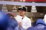 Rhoon 30 december 2017
Andre Hazes verkoopt oliebollen in de kraam van zijn zwager Mathieu Westenberg en schoonzus Jerney Westenberg.