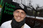 Rhoon 30 december 2017
Andre Hazes verkoopt oliebollen in de kraam van zijn zwager Mathieu Westenberg en schoonzus Jerney Westenberg.