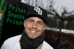 Rhoon 30 december 2017
Andre Hazes verkoopt oliebollen in de kraam van zijn zwager Mathieu Westenberg en schoonzus Jerney Westenberg.