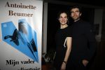 Amsterdam 10 januari 2018
Boekpresentatie Antoinette Beumer. Antoinette reikt het boek uit aan Femke Halsema. Anna Drijver en Benja Bruijning