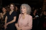Amsterdam 10 januari 2018
Boekpresentatie Antoinette Beumer. Antoinette reikt het boek uit aan Femke Halsema.