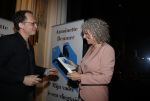 Amsterdam 10 januari 2018
Boekpresentatie Antoinette Beumer. Antoinette reikt het boek uit aan Femke Halsema.
