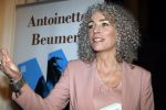 Amsterdam 10 januari 2018
Boekpresentatie Antoinette Beumer. Antoinette reikt het boek uit aan Femke Halsema.