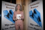 Amsterdam 10 januari 2018
Boekpresentatie Antoinette Beumer. Antoinette reikt het boek uit aan Femke Halsema.