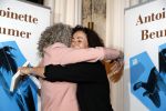 Amsterdam 10 januari 2018
Boekpresentatie Antoinette Beumer. Antoinette reikt het boek uit aan Femke Halsema.
