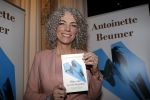 Amsterdam 10 januari 2018
Boekpresentatie Antoinette Beumer. Antoinette reikt het boek uit aan Femke Halsema.