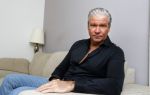 Amsterdam 11 januari 2018 
Dries Roelvink thuis in zijn appartement