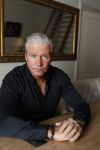 Amsterdam 11 januari 2018 
Dries Roelvink thuis in zijn appartement