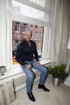 Amsterdam 11 januari 2018 
Dries Roelvink thuis in zijn appartement