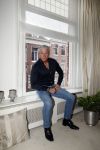 Amsterdam 11 januari 2018 
Dries Roelvink thuis in zijn appartement