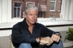 Amsterdam 11 januari 2018 
Dries Roelvink thuis in zijn appartement