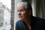 Amsterdam 11 januari 2018 
Dries Roelvink thuis in zijn appartement