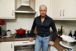 Amsterdam 11 januari 2018 
Dries Roelvink thuis in zijn appartement