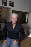 Amsterdam 11 januari 2018 
Dries Roelvink thuis in zijn appartement