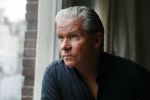 Amsterdam 11 januari 2018 
Dries Roelvink thuis in zijn appartement