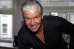 Amsterdam 11 januari 2018 
Dries Roelvink thuis in zijn appartement