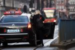 Amsterdam 22 december 2017 
Eva Jinek stapt in Taxi bij haar huis