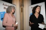 Amsterdam 10 januari 2018
Boekpresentatie Antoinette Beumer. Antoinette reikt het boek uit aan Femke Halsema.