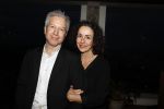 Amsterdam 10 januari 2018
Boekpresentatie Antoinette Beumer. Antoinette reikt het boek uit aan Femke Halsema. Femke Halsema met partner Robert Oey