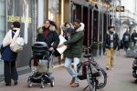 Amsterdam 17 januari 2018
Georginio Wijnaldum met zijn vriendin en zoonJacian Emile Wijnaldum op de pc hooftstraat