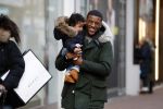 Amsterdam 17 januari 2018
Georginio Wijnaldum met zijn vriendin en zoonJacian Emile Wijnaldum op de pc hooftstraat