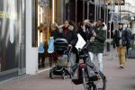 Amsterdam 17 januari 2018
Gini Wijnaldum met zijn vriendin en zoonJacian Emile Wijnaldum op de pc hooftstraat