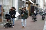 Amsterdam 17 januari 2018
Gini Wijnaldum met zijn vriendin en zoonJacian Emile Wijnaldum op de pc hooftstraat
