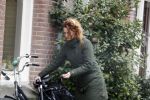 Amsterdam 29 januari 2019
Luizenmoeder actrice ilse Warringa op de fiets in Amsterdam.