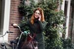 Amsterdam 29 januari 2019
Luizenmoeder actrice ilse Warringa op de fiets in Amsterdam.